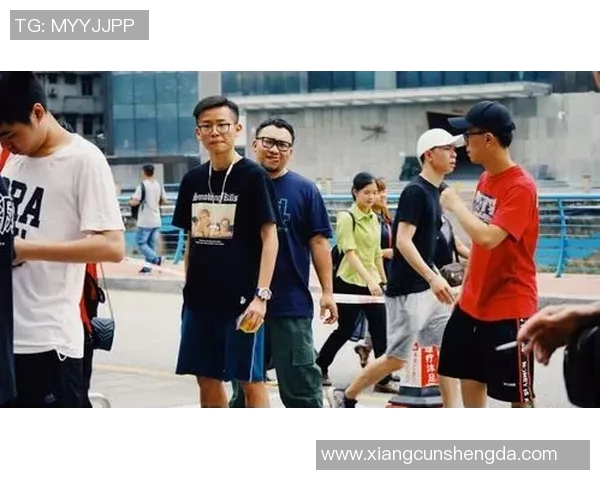 在Zoom办公室中闪耀的足球明星们的精彩瞬间与职场故事