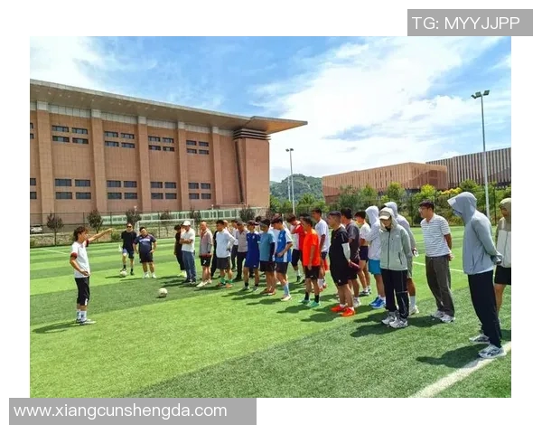 乐动体育足球少儿培训助力孩子成长与团队合作能力提升